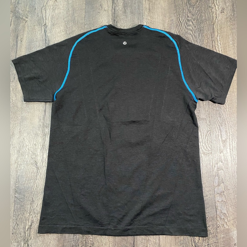 LULULEMON Mens Athletic Shirt